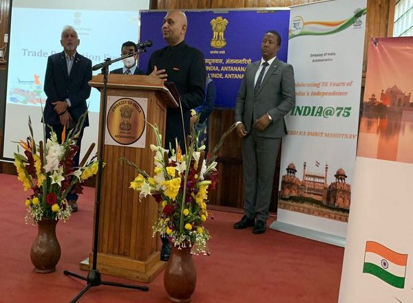 World News | Ambassador Abhay Kumar Meets Madagascar PM to Review Bilateral Ties
