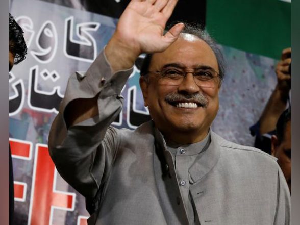 World News | Former Pakistan President Asif Ali Zardari Reaches Dubai After Name Removed from ECL - Vimarsana News