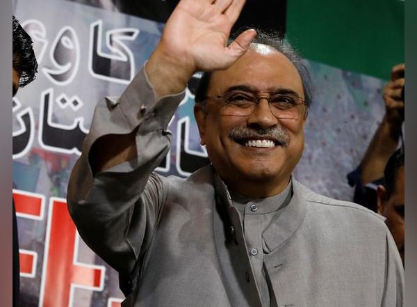 World News | Former Pakistan President Asif Ali Zardari Reaches Dubai After Name Removed from ECL