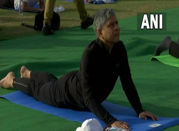 India News | Ashwini Vaishnaw Takes Part in Yoga Session in Delhi Ahead of International Yoga Day