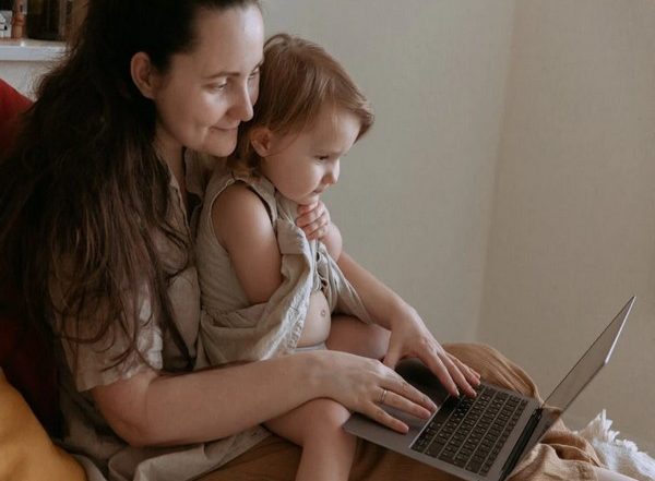 Lifestyle News | Parents Who Post Photos of Their Kids on Social Media Tend to Have Friend-like Parenting Style: Study