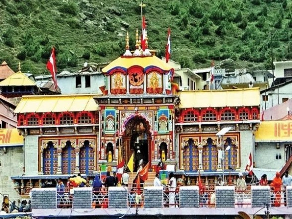 Char Dham Yatra: COVID-19 Testing, Vaccination Certificates Not Mandatory for Devotees