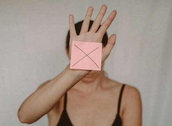 Lifestyle News | Looking at People's Bodies Rather Than Their Faces Linked with Harmful Attitudes: Study