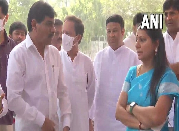 India News | TRS Braces Up for Protest at Telangana Bhavan to Press for Paddy Procurement