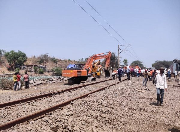 India News | Nashik Train Accident: Central Railway Underway the Restoration Work of Lahavit-Devlali Track