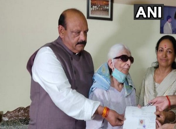 India News | Inspired by Ideas of Rahul Gandhi, Dehradun Resident Transfers Her Entire Property to Him