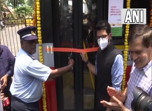 India News | Aaditya Thackeray Inaugurates Mumbai's First Completely Digital Bus