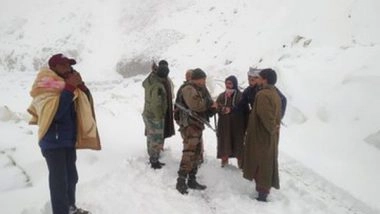India News | Indian Army Rescues 16 Civilians Trapped in Heavy Snow in J-K's Kishtwar