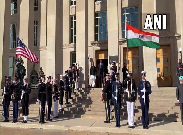 World News | India-US 2+ 2 Dialogue: Defence Minister Rajnath Singh Receives Guard of Honour at Pentagon
