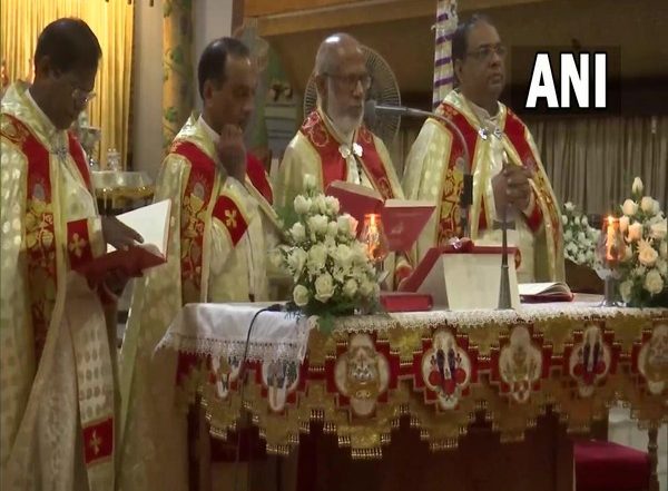 India News | Devotees Throng Churches for Easter Celebrations