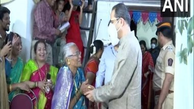 India News | Hanuman Chalisa Row:  Uddhav Thackeray, Family Meet 80-year-old Shiv Sena Worker