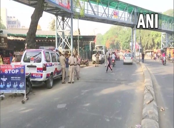 India News | Day After Clashes, Mobile Internet Suspended in Patiala, Punjab CM Orders Transfer of 3 Police Officials