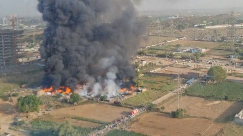 Gurugram Fire: Video Shows Huge Blaze at Slum Area Near SPR, Firefighting Teams on Spot