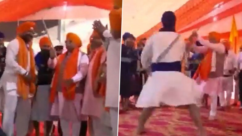 Guru Tegh Bahadur Jayanti 2022: Haryana CM Manohar Lal Khattar Tries Hand at Traditional Martial Art 'Gatka' (Watch Video)