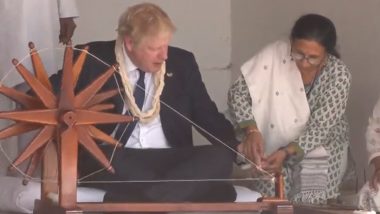 UK PM Boris Johnson Tries His Hands on 'Charkha' at Sabarmati Ashram in Ahmedabad (Watch Video)