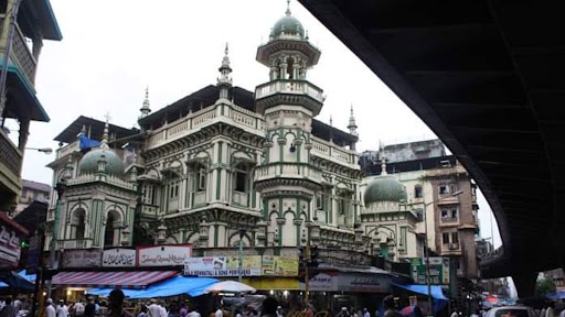 Mumbai’s Ramzan Bazar To Roll Out Red Carpet, Serve Goodies to Foodies!