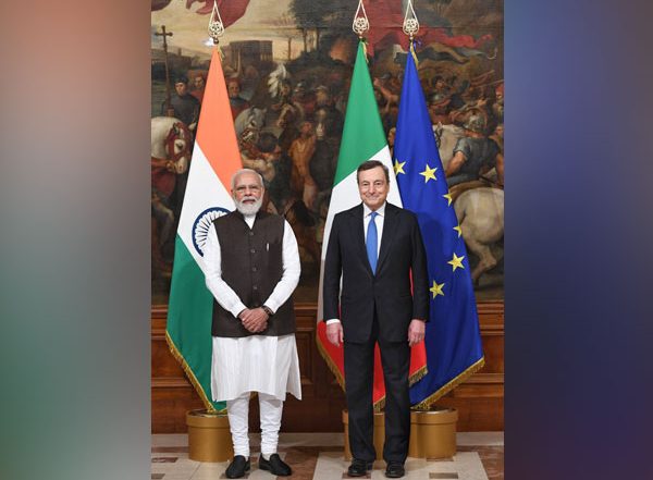 World News | PM Modi Wishes Italian Counterpart Mario Draghi Speedy Recovery from COVID-19