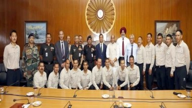 India News | Rajnath Singh Interacts with Tiranga Mountain Rescue Team, Lauds Them for Saving Lives of Army Personnel