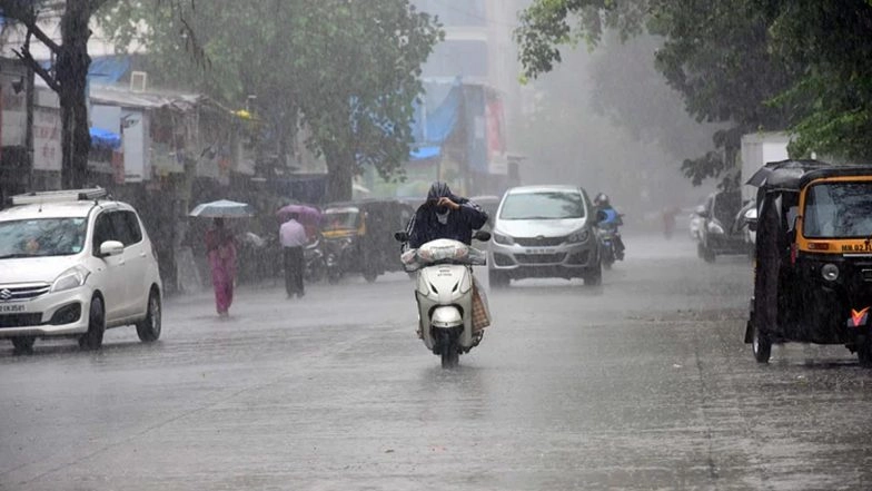  Delhi Likely to Witness Light Rainfall Today, Temperature Expected to Drop