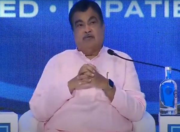 World News | Nitin Gadkari Invites Tesla to Manufacture E-vehicles in India