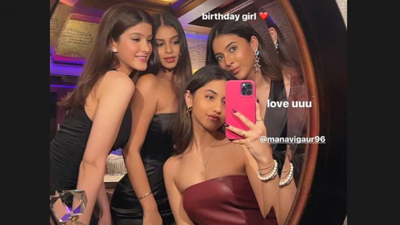 Suhana Khan Poses for a Hot Mirror Selfie With Shanaya Kapoor, Alia Chhiba and Manavi Gaur (View Pic)