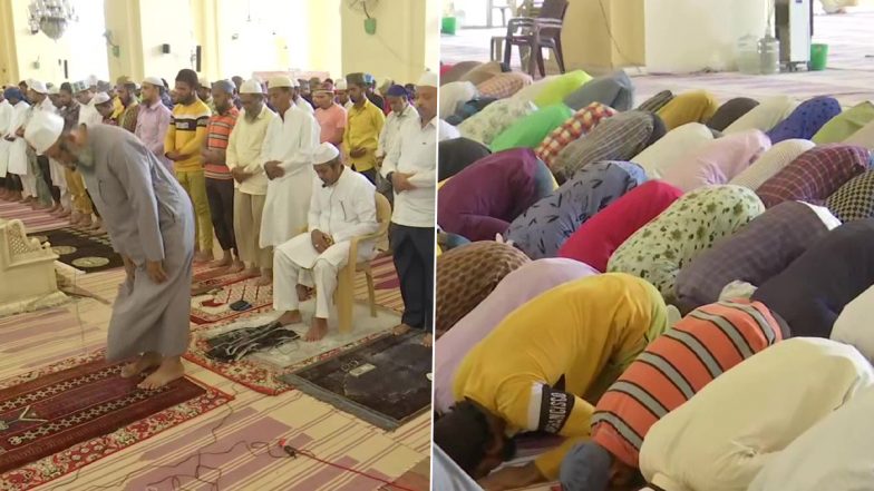 Ramzan 2022: People Offer Prayers at Mecca Masjid in Hyderabad on First Day of Ramadan