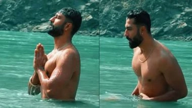 Entertainment News | Vicky Kaushal Takes a Dip in Ganga