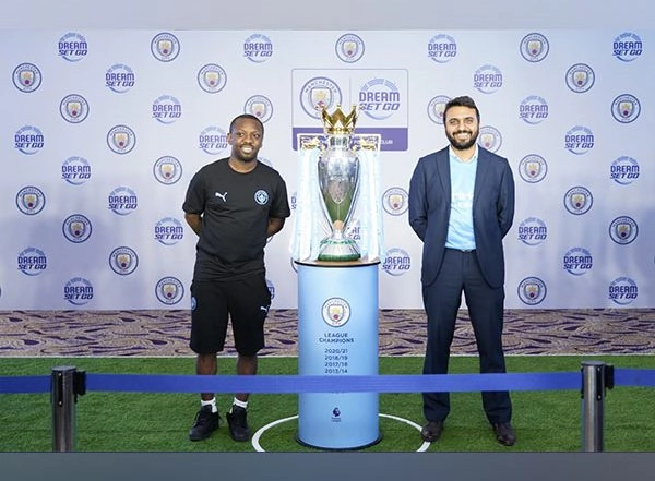 Sports News | Manchester City Unveil Premier League Trophy in Front of Indian Fans