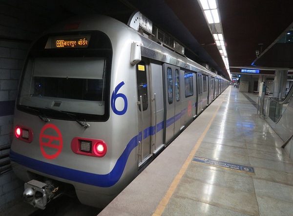 India News | Services Disrupted on Blue Line Delhi Metro, Operations Resume