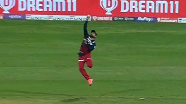 Virat Kohli Catch Video: RCB Star Takes One-Handed Stunner To Dismiss Rishabh Pant During IPL 2022 Clash Against DC