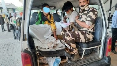 India News | CISF Personnel Help Woman Deliver Baby at Delhi's Metro Station