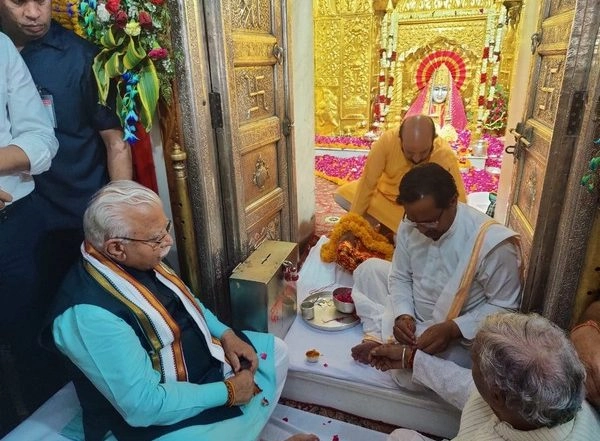 India News | Haryana CM Offers Prayers at Mata Mansa Devi Temple in Panchkula