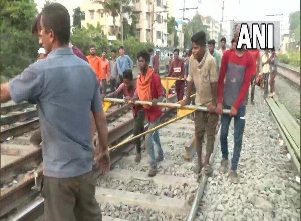Mumbai: Three Coaches of Dadar-Puducherry Express Derail Near Matunga Station; Train Services Affected