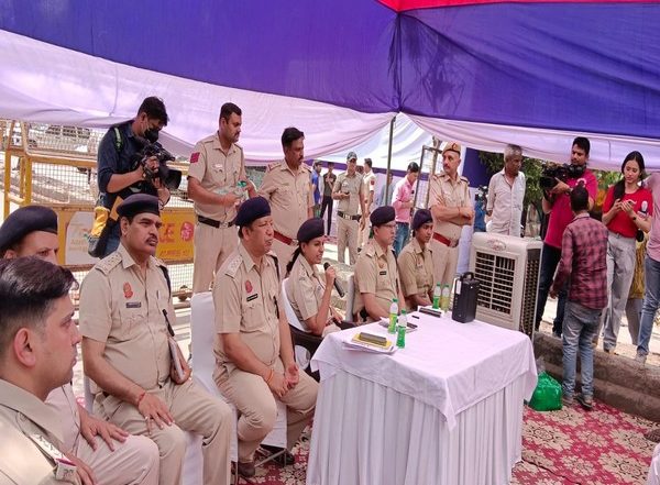 India News | Jahangirpuri Violence: Delhi Police Hold Meeting with Peace Committees
