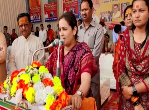 India News | Mulayam's 'bahu' Aparna Says Those Who Wanted to Send Yogi to Math Will Now Face Stick