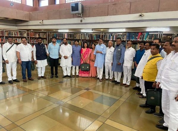 India News | Maharashtra MLAs to Attend Tea Party at Sanjay Raut's Residence, Dinner Party at Sharad Pawar's House Today