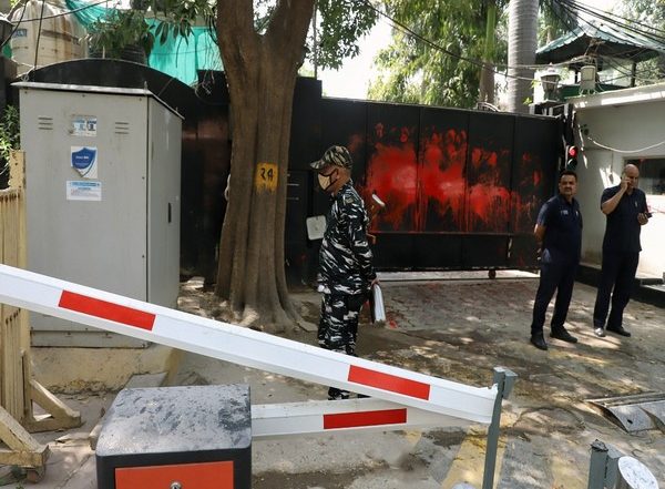 India News | Delhi HC Terms Vandalization Outside CM's House 'very Disturbing State of Affairs', Asks Police Reasons for 'failure'