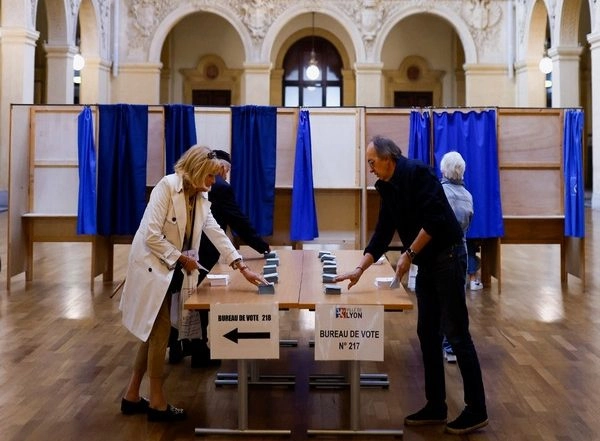 World News | Voter Turnout in French Presidential Runoff at 63.23pc: Interior Ministry
