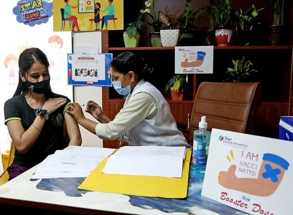 India News | Health Expert Believes 6 Months Gap Between COVID Vaccine and Precautionary Dose Better for Immunity