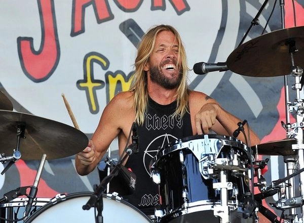 Entertainment News | 'SNL' Honours Late Foo Fighters Drummer Taylor Hawkins with Special Tribute