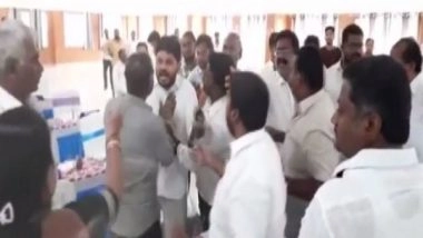India News | Brawl Erupts Between YSRCP Councillors in Andhra's Kadapa