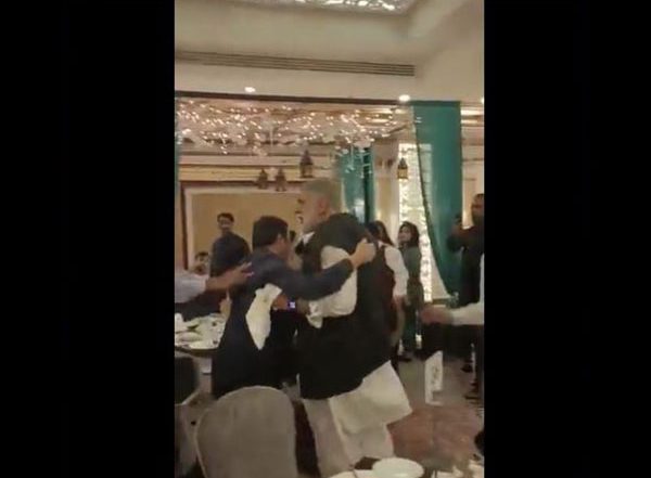 Pakistan: PTI, PPP Supporters Engage in Scuffle, Elderly Man Thrashed During Iftar in Islamabad; Watch Video