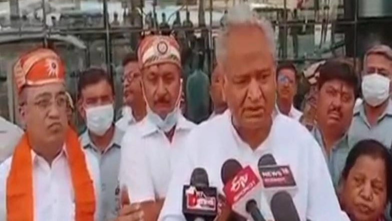 India News | 'Is It a Bold Step to Demolish Someone's House?' Ashok Gehlot Questions Razing Houses of Ram Navami Violence Accused in MP