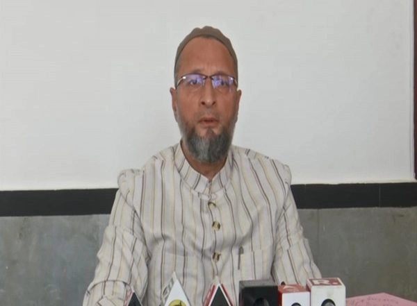 India News | Owaisi Accuses Shivraj Singh Chouhan of Bias Against Minority Community