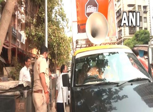 India News | Mumbai Police Detain MNS Leader for 'playing Hanuman Chalisa' Outside Shiv Sena Bhawan
