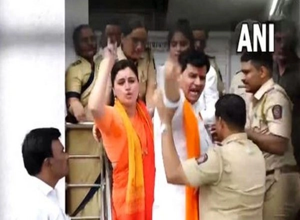 India News | Hanuman Chalisa Row: Mumbai Court to Hear Bail Plea of Rana Couple on Saturday