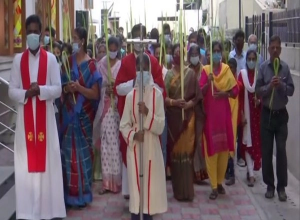 India News | Devotees Offer Prayers at St.Luke's Church in Chennai on Palm Sunday