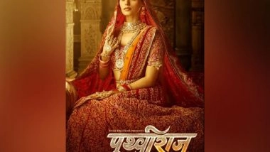 Entertainment News | Manushi Chillar Gets Her 'Sanyogita Groove On' in Unseen Picture from 'Prithviraj' Sets