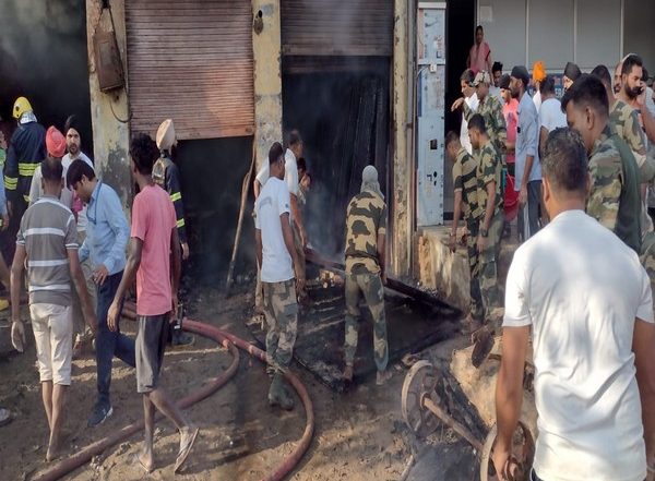 India News | Punjab: Fire Breaks out in Plywood Shop in Amritsar's Ajnala Market