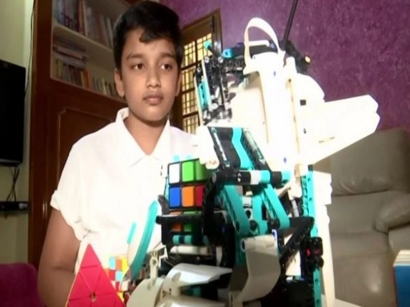 SP Shankar Designs Bot That Solves Rubix Cube
